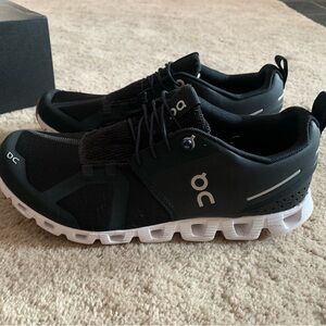 New On Cloud Womens Terry Tennis shoes size 8
Never worn, new in box
Black